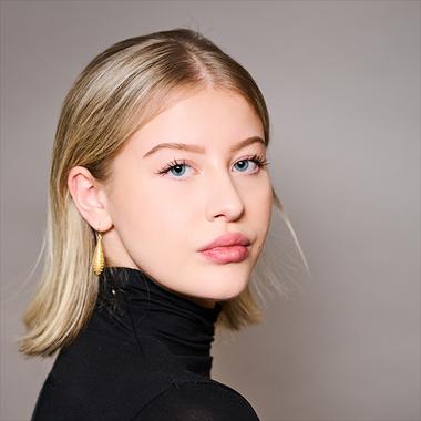 Anna Kenzian,Assistant,kenzian@arnold.immobilien,+43 1 513 01 52 42