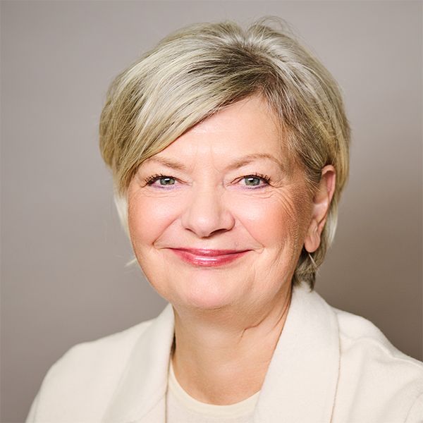 Steffi Marschelke,Investmentmaklerin,marschelke@arnold.investments,+49 30 7001 088 86