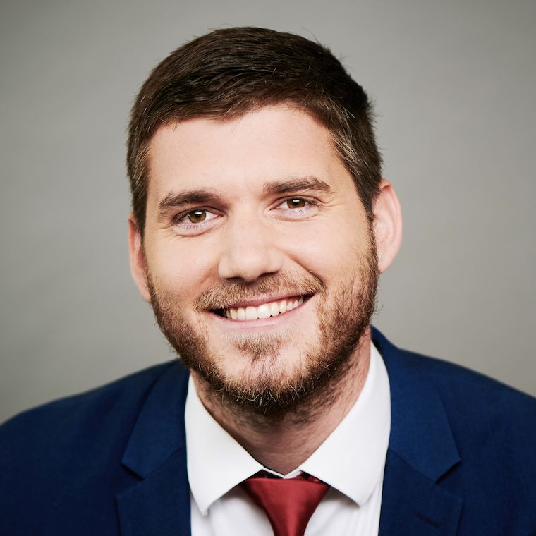 Robert Slezák,Investmentmakler,slezak@arnold.investments,+421 2 33 104 018