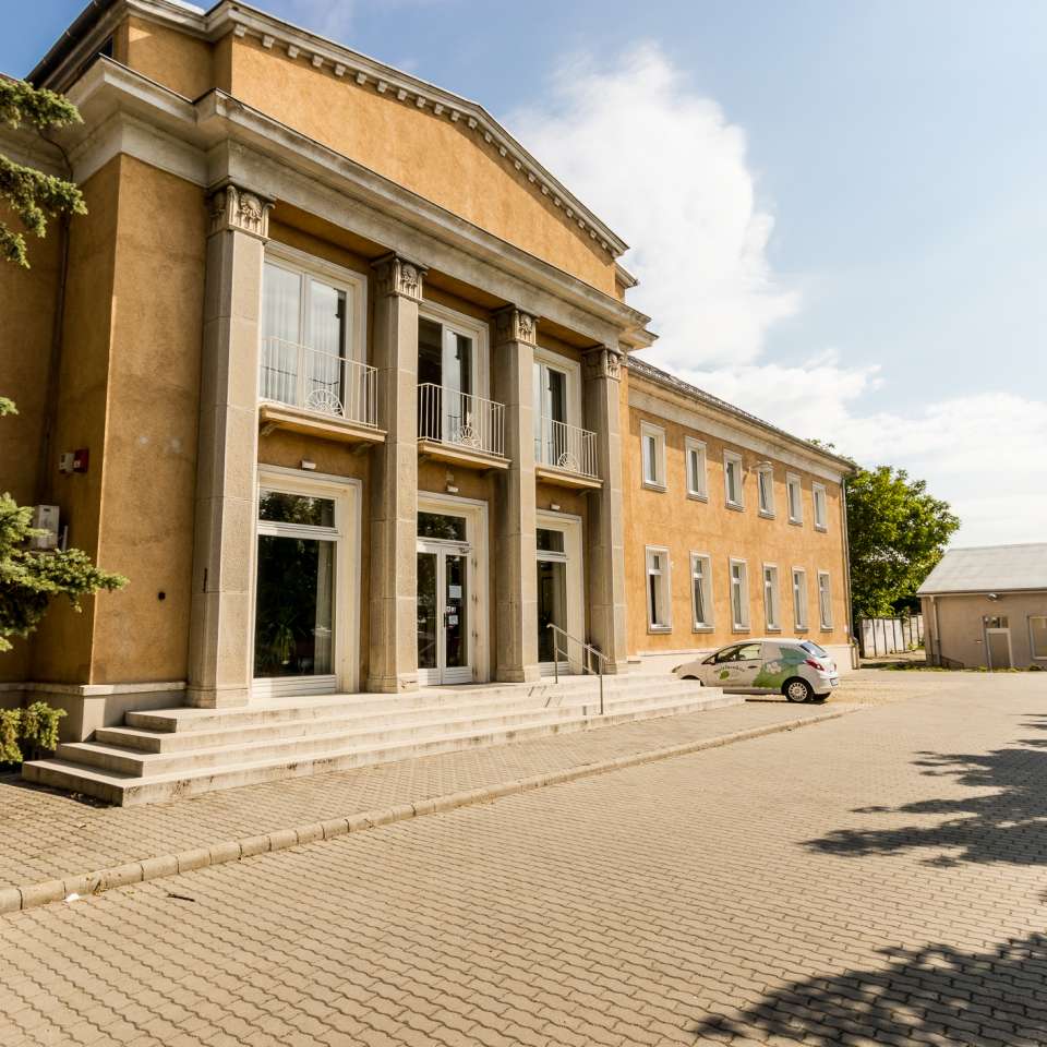 Usage: Commercial,Area: 2300m²,Country: Hungary Usage: Commercial,Area: 2300m²,Country: Hungary