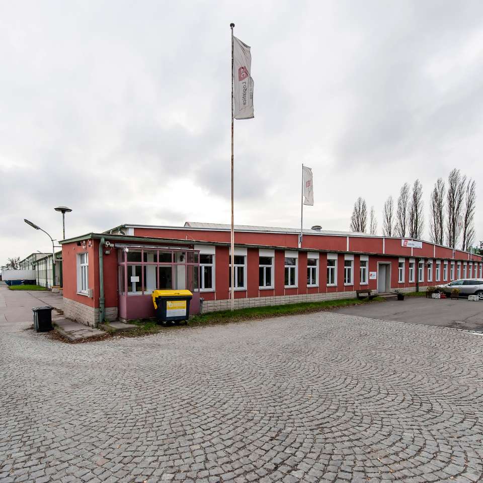 Usage: Commercial,Area: 15500m²,Country: Austria Usage: Commercial,Area: 15500m²,Country: Austria