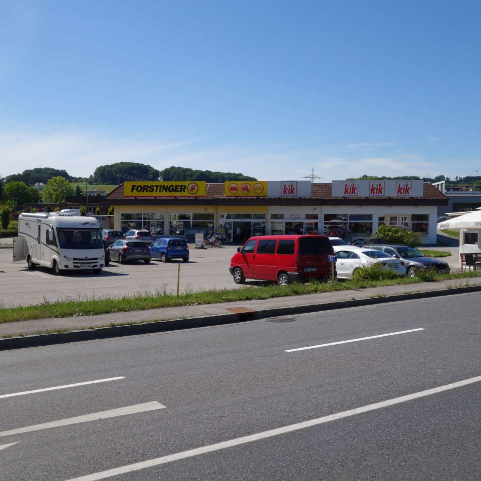 Usage: Commercial,Area: 1370m²,Country: Austria Usage: Commercial,Area: 1370m²,Country: Austria