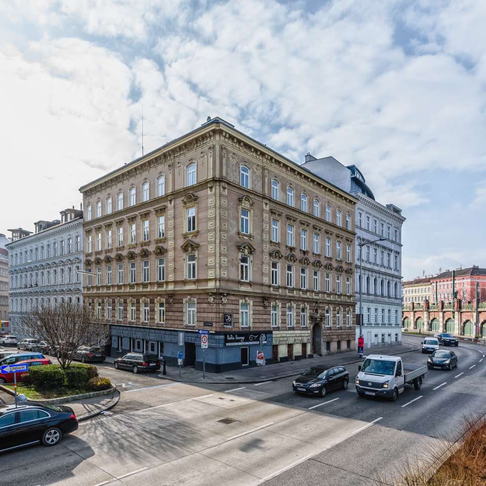 Usage: Residential,Area: 1285m²,Country: Austria Usage: Residential,Area: 1285m²,Country: Austria