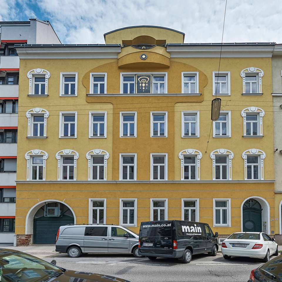 Usage: Residential,Area: 932m²,Country: Austria Usage: Residential,Area: 932m²,Country: Austria