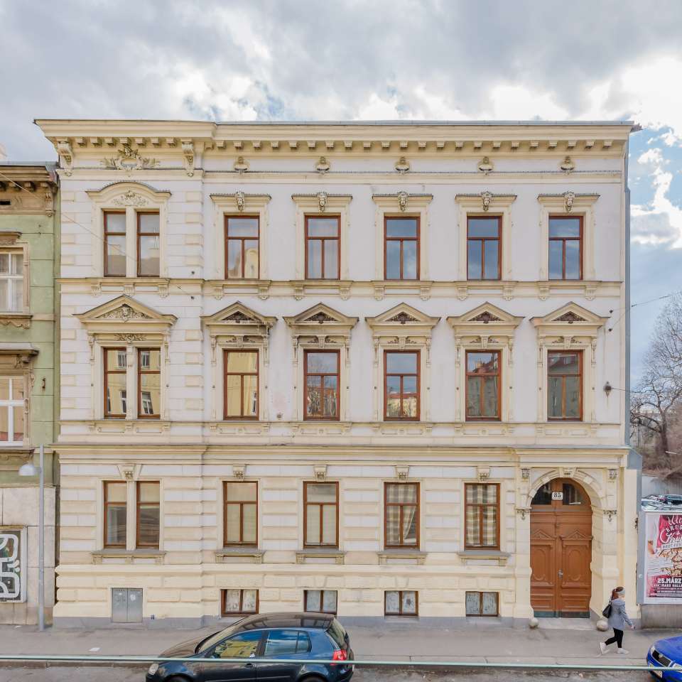 Usage: Residential,Area: 889m²,Country: Austria Usage: Residential,Area: 889m²,Country: Austria