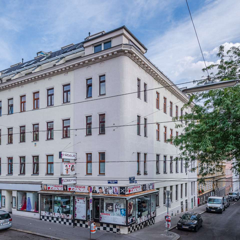 Usage: Residential,Area: 1712m²,Country: Austria Usage: Residential,Area: 1712m²,Country: Austria