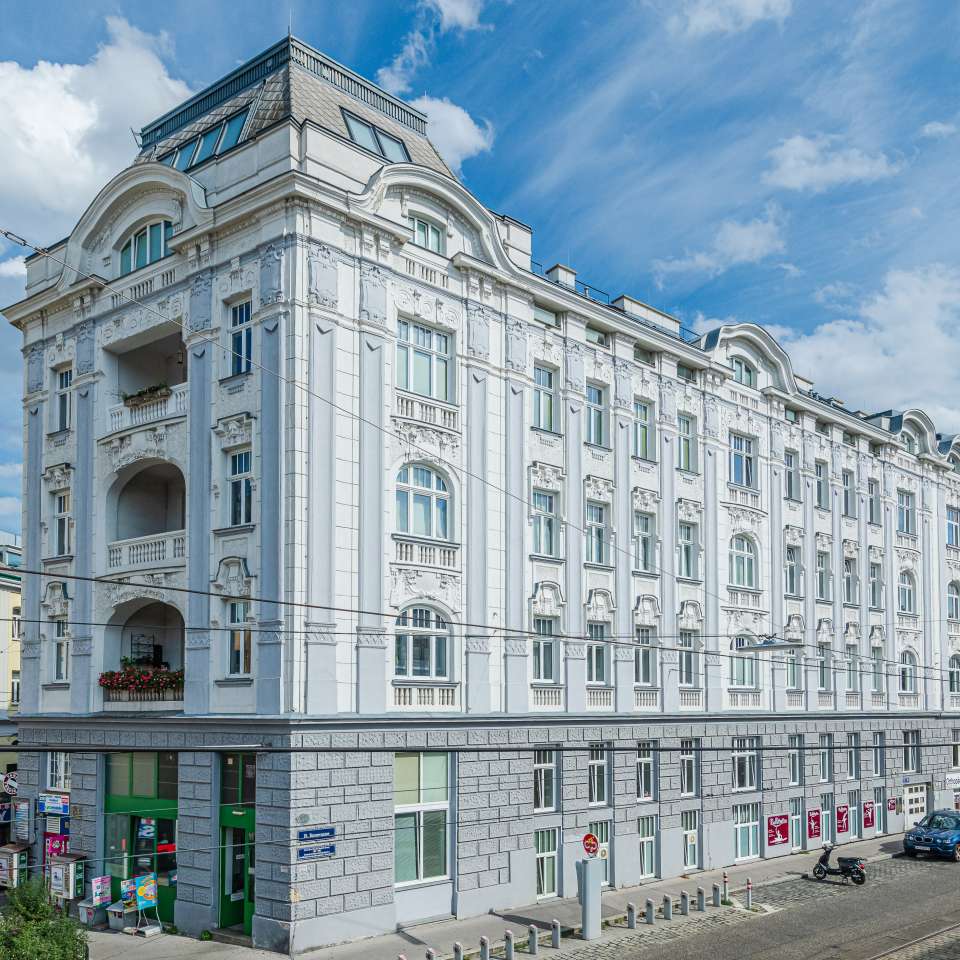 Usage: Residential,Area: 2142m²,Country: Austria Usage: Residential,Area: 2142m²,Country: Austria