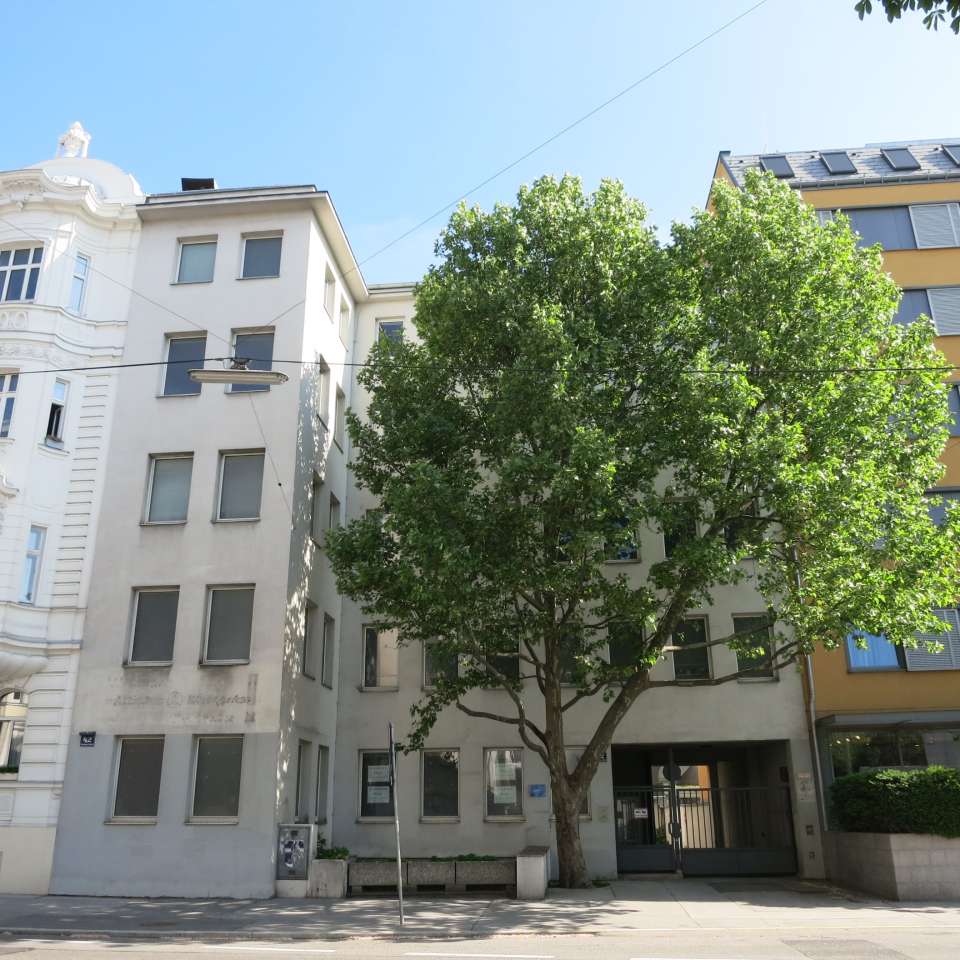 Usage: Residential,Area: 882m²,Country: Austria Usage: Residential,Area: 882m²,Country: Austria