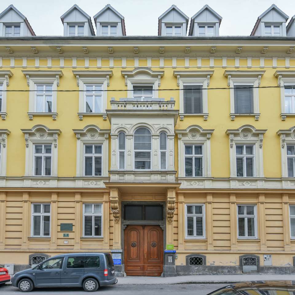 Usage: Residential,Area: 1021m²,Country: Austria Usage: Residential,Area: 1021m²,Country: Austria