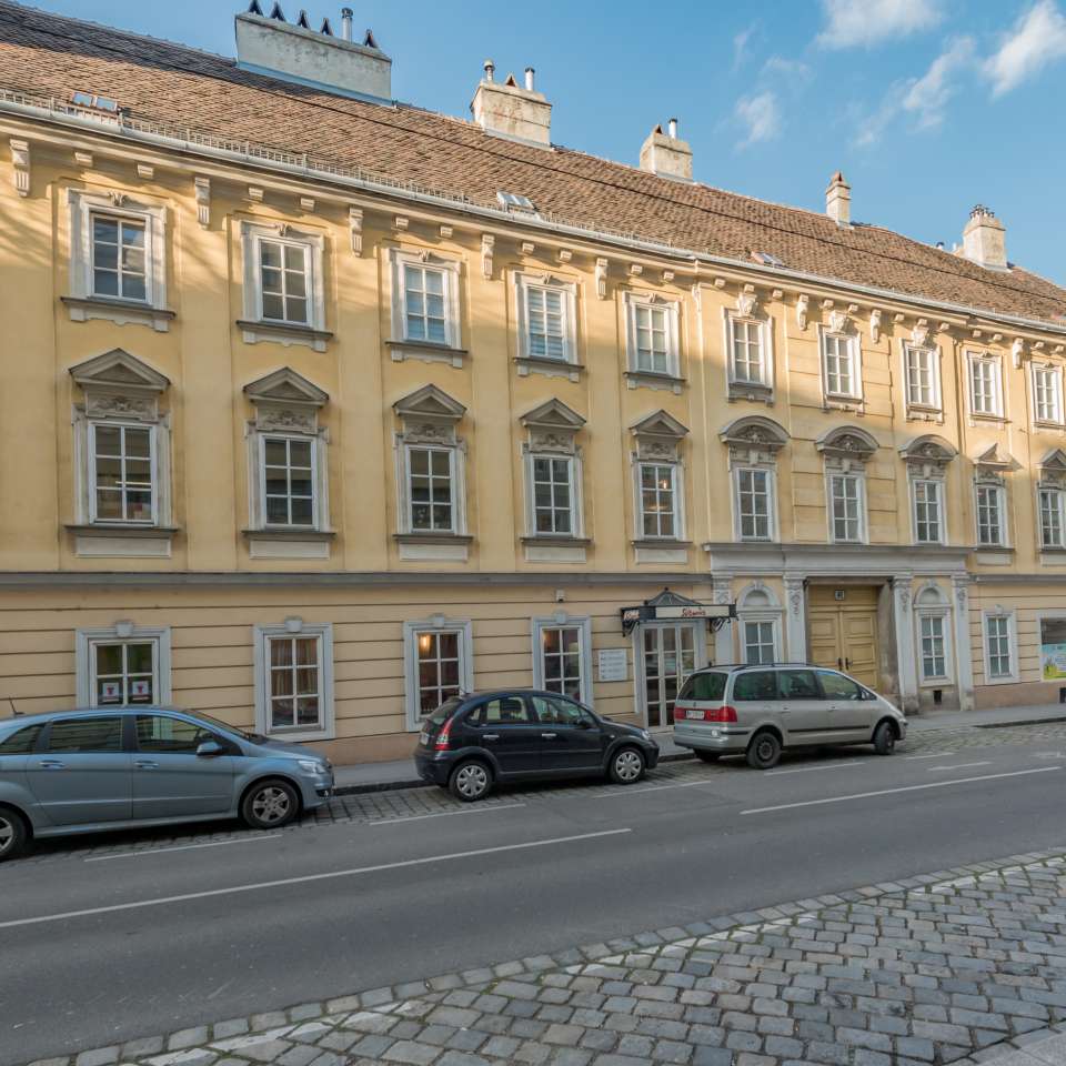 Usage: Residential,Area: 1202m²,Country: Austria Usage: Residential,Area: 1202m²,Country: Austria