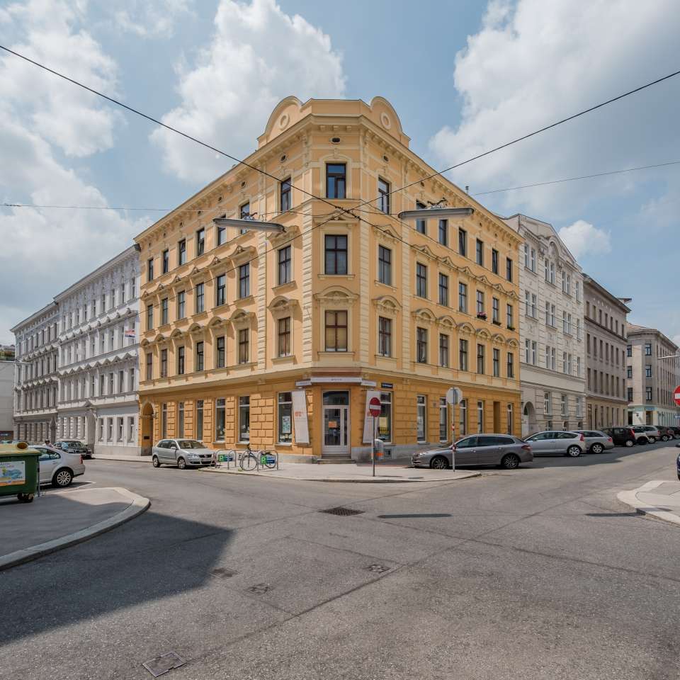 Usage: Residential,Area: 889m²,Country: Austria Usage: Residential,Area: 889m²,Country: Austria