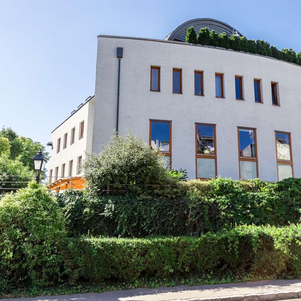 Usage: Commercial,Area: 1434m²,Country: Hungary Usage: Commercial,Area: 1434m²,Country: Hungary