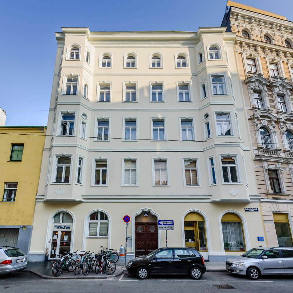 Usage: Residential,Area: 1225m²,Country: Austria Usage: Residential,Area: 1225m²,Country: Austria