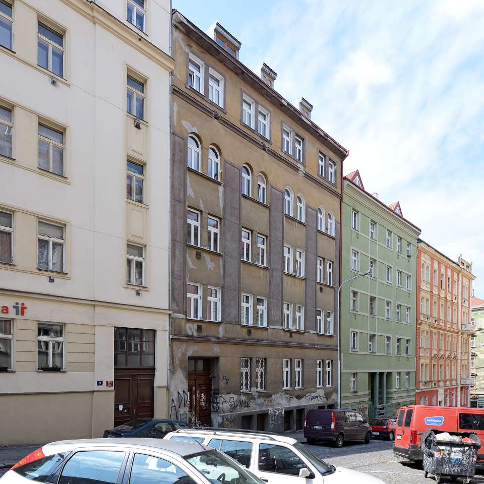 Usage: Residential,Area: 1012m²,Country: Czech Republic Usage: Residential,Area: 1012m²,Country: Czech Republic